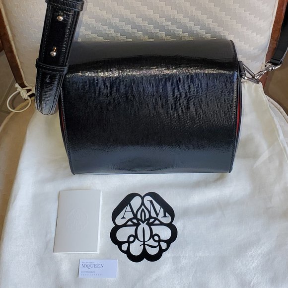 Alexander McQueen- Black Twist-lock Fastening Shoulder Bag - Picture 11 of 15